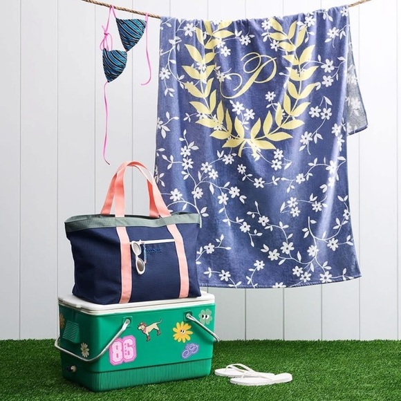 VS PINK Weekender Tote + Beach Towel - Picture 1 of 1
